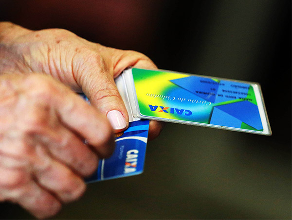 Caixa começa a pagar PIS para cotistas a partir de 60 anos