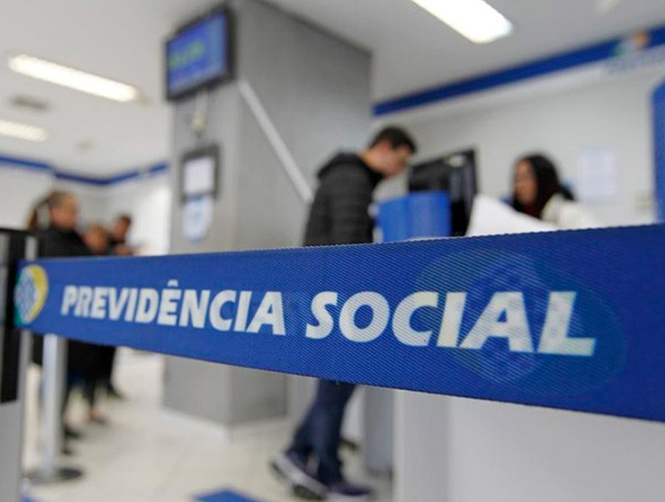 Pedidos de aposentadoria dispararam em julho após aprovação da reforma