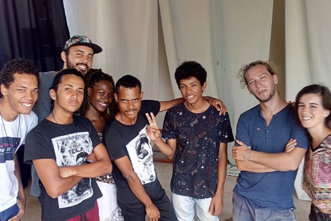  Escola de Teatro recebe visita de representantes do Artists In Residence Television