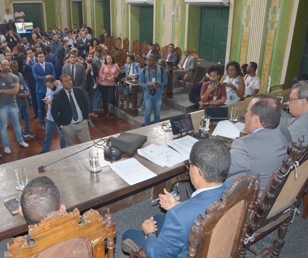 Câmara aprova projeto de lei que regulamenta transportes por aplicativo