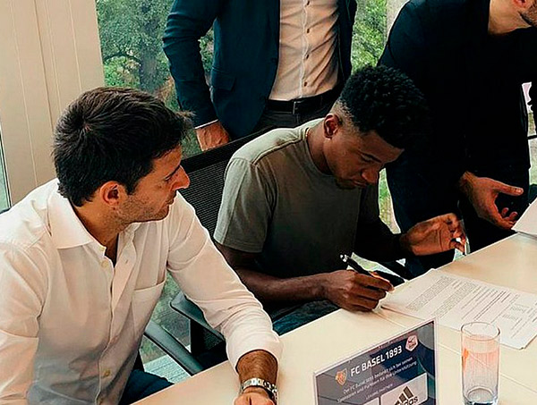 Bahia finaliza negociação e Ramires assina com o Basel, da Suíça