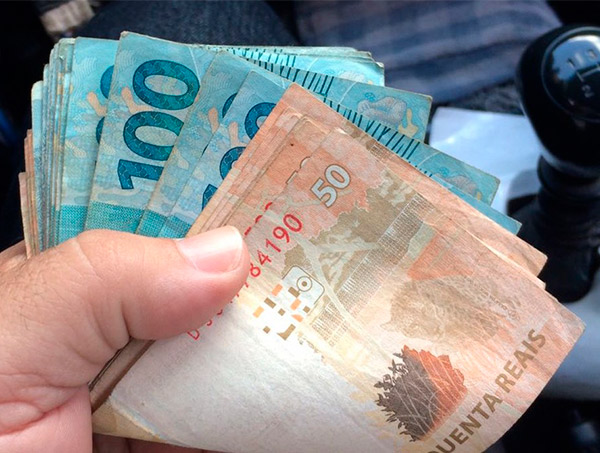 Idosa é vítima de golpe e tem aposentadoria roubada dentro de agência em Camaçari
