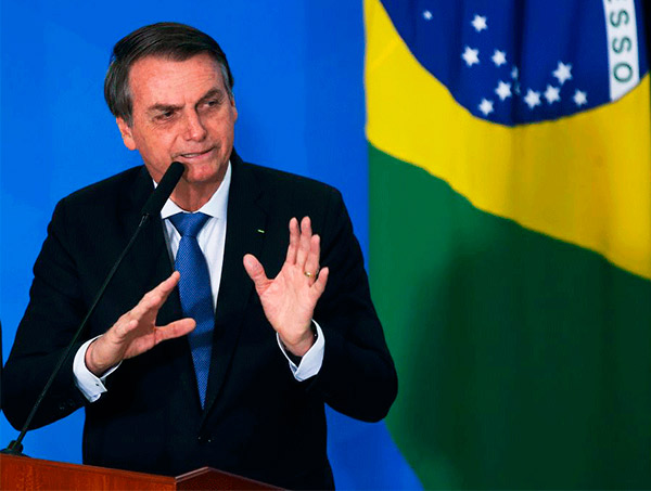 Bolsonaro desobriga publicação de editais de concursos e licitações em jornais