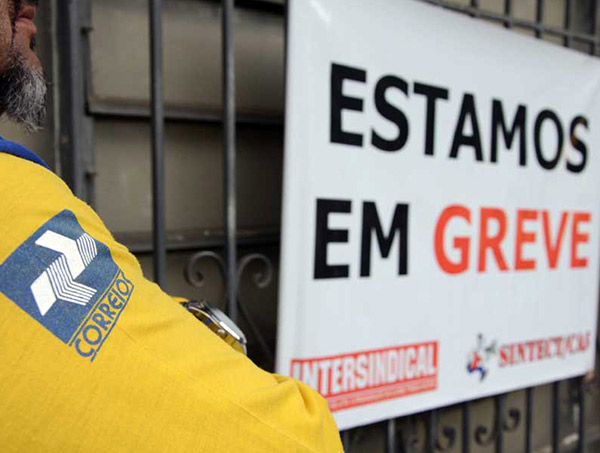Funcionários dos Correios entram em greve por tempo indeterminado