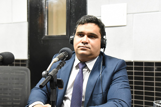 Thiago Saraiva chama Alberto Castro de irresponsável ao comentar declaração