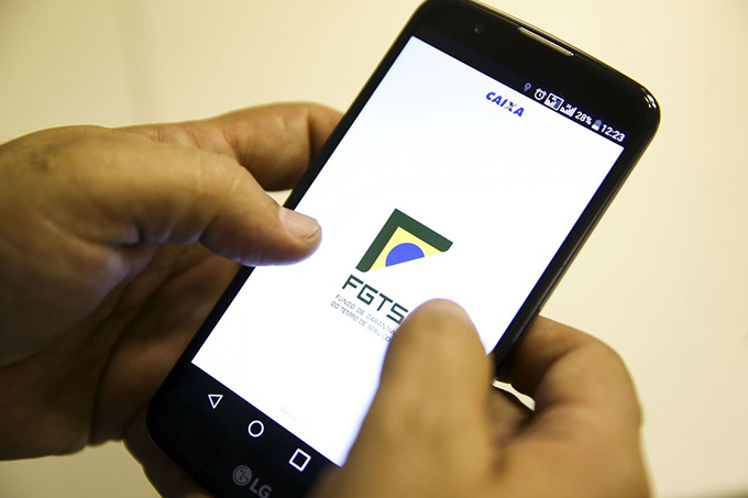 Caixa estende horário de atendimento amanhã e abre no sábado