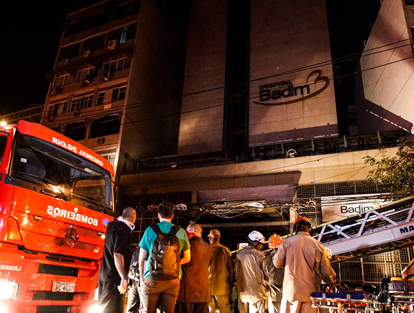 Incêndio em hospital no Rio deixa pelo menos dez mortos