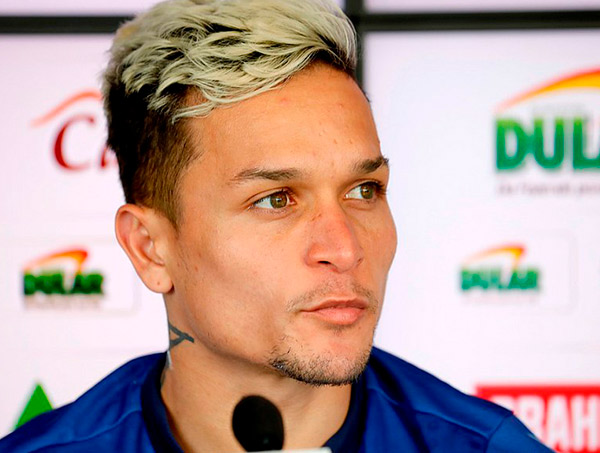 Artur sobre enfrentar o Fortaleza: 'Estou à disposição, sim'