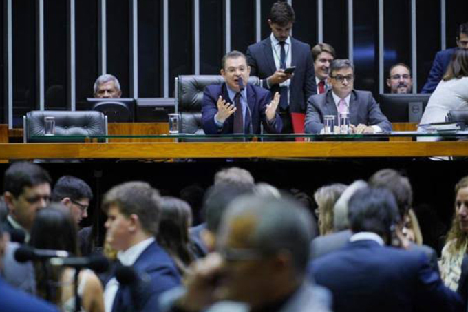 Pedido de CPI contra Lava Jato é protocolado na Câmara