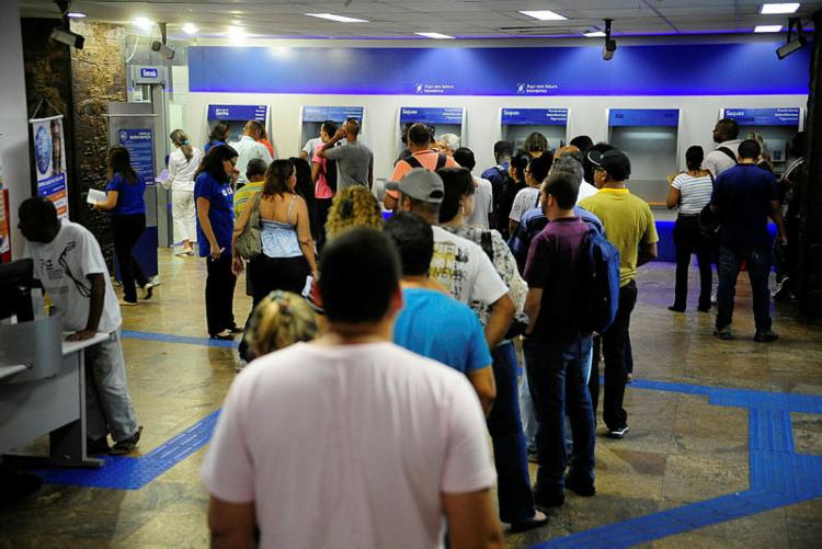 Caixa recomenda que clientes busquem informações sobre o FGTS