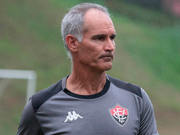 Carlos Amadeu é demitido do Vitória: 'Fiz o meu melhor'