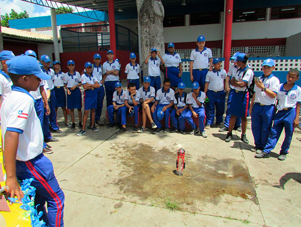 Feira de Ciências é realizada em Escola com Vetor Disciplinar Militar