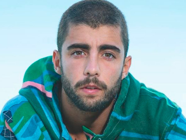 Jornalista diz ter tido caso com Scooby quando ele era casado; surfista nega