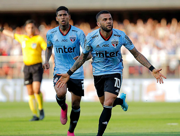 Convocação da Seleção evita reencontro entre Daniel Alves e Bahia