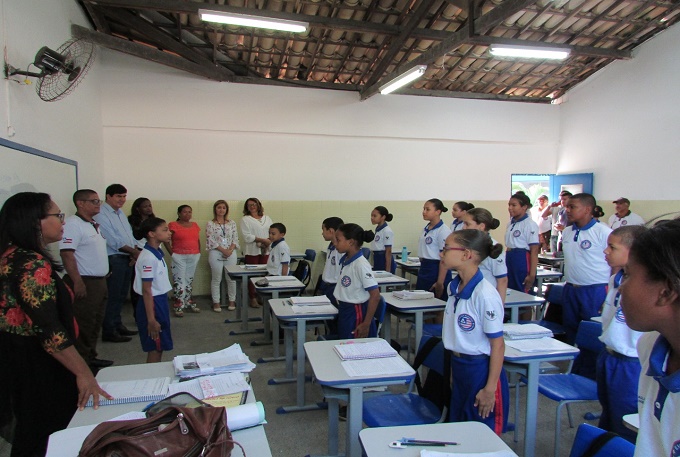 Escola com Vetor Militar recebe visita de comitiva de Mata de São João