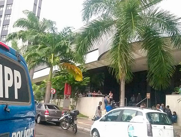 Adolescente de 12 anos morre após cair do 9º andar de hotel no Caminho das Árvores