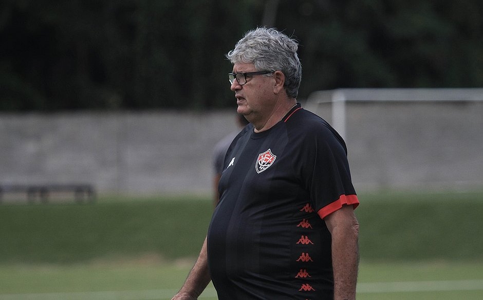 Na estreia de Geninho, Vitória terá mudanças na equipe titular