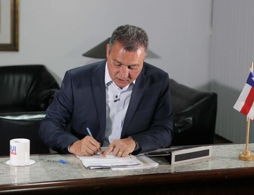 Sancionada lei que reestrutura salários de 18 mil servidores estaduais