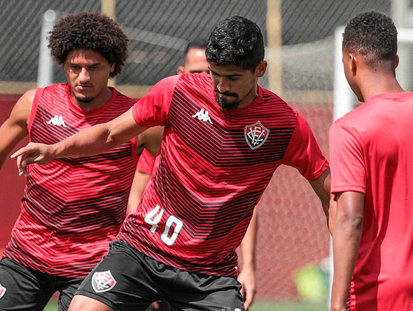 Para ganhar moral na Série B, Vitória encara o líder Bragantino