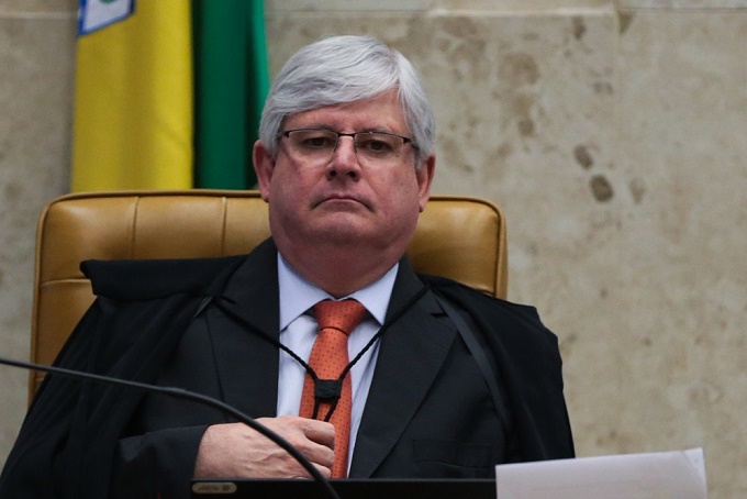 Moraes proíbe Janot de se aproximar de ministros e do STF