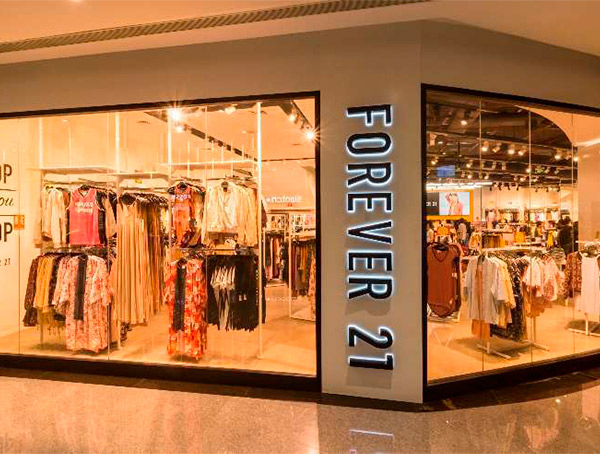 Rede varejista Forever 21 anuncia pedido de falência e fechará lojas nos EUA