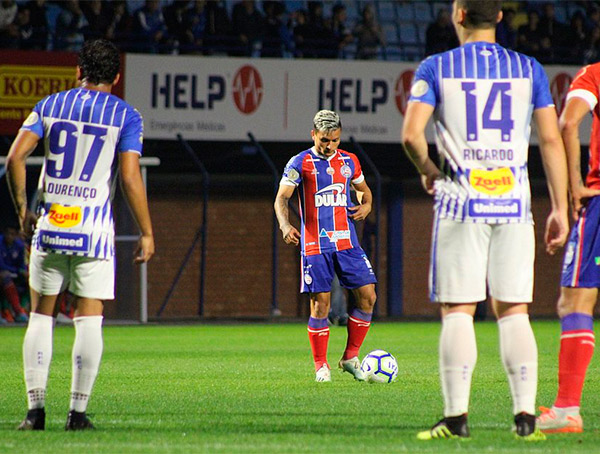 Artur vibra com triunfo e projeta: 'Vamos buscar a Libertadores'