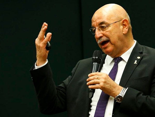 Bolsa Família volta a ter fila de espera e pode ser reduzido