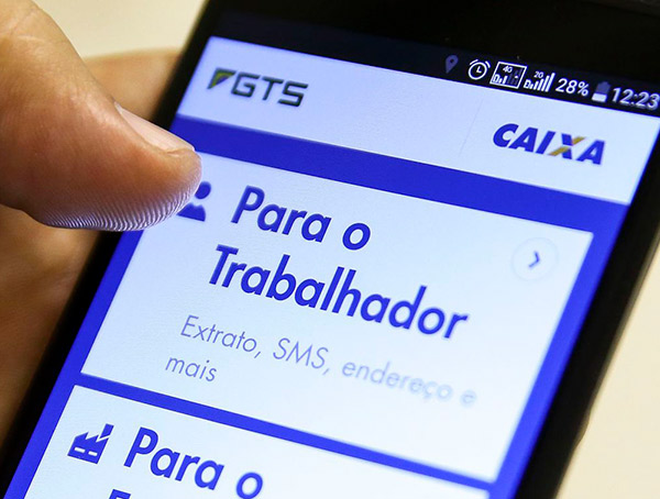 Trabalhadores já podem optar pelo saque-aniversário do FGTS