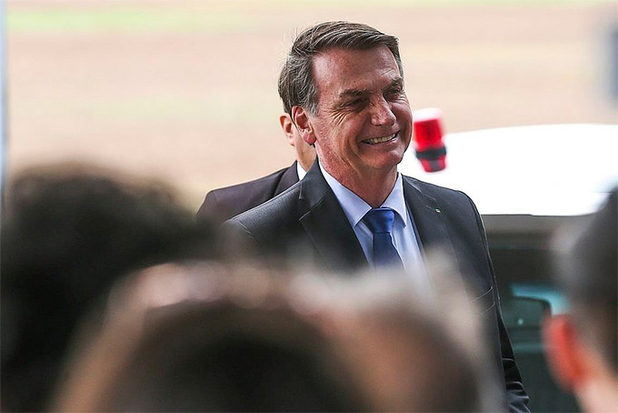 Decreto de Bolsonaro livra PM de exame para ter arma pessoal