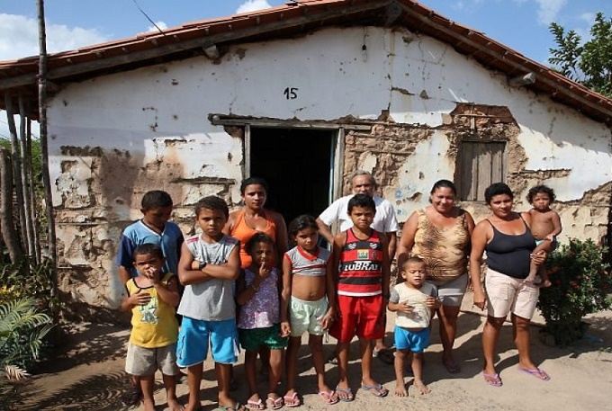 Família brasileira empobreceu em nove anos, aponta IBGE
