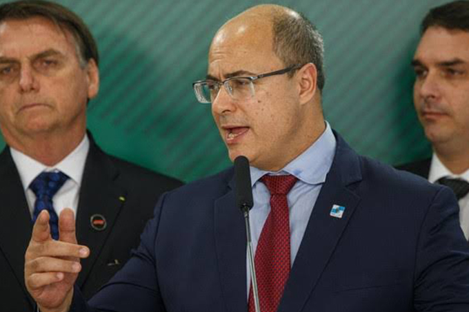 Bolsonaro acredita que Witzel usa contatos para investigações contra Flavio