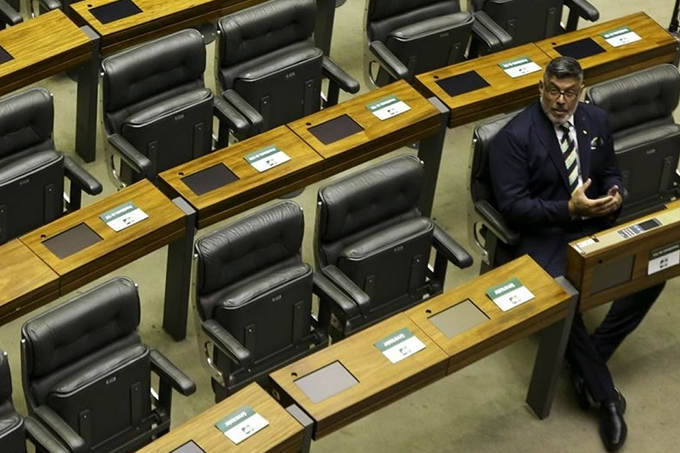 'Se Bivar está queimado, Bolsonaro está carbonizado', declara Frota