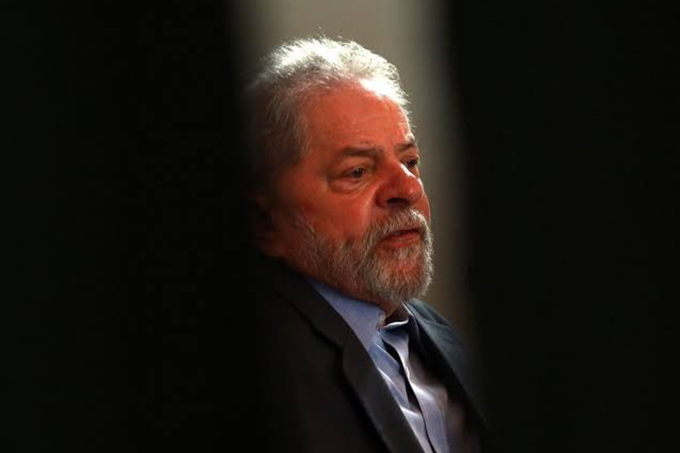 Lula questiona valor da multa de R$ 4,9 milhões e não pede semiaberto