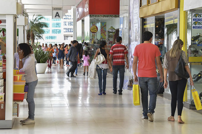 Oferta de vagas no comércio para o Natal será a maior em seis anos