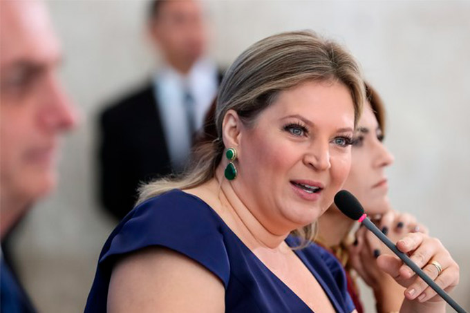 Bolsonaro tira Joice Hasselmann de liderança do governo 
