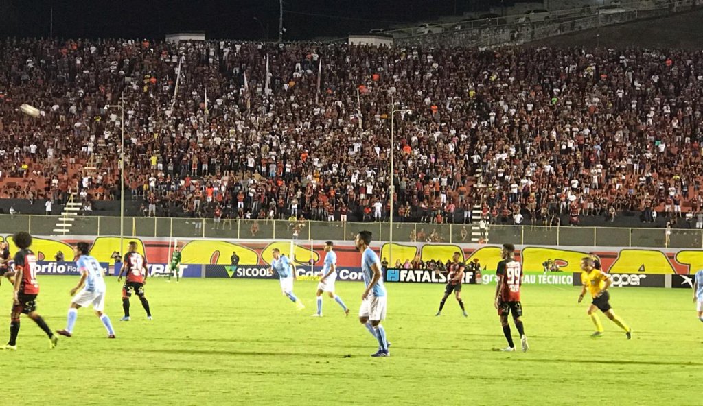 Vitória pressiona, mas perde para o Londrina no Barradão