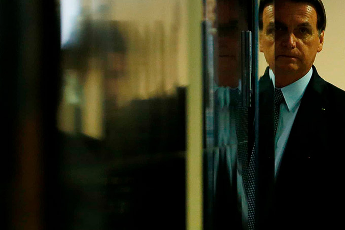 Crise com PSL faz Bolsonaro recorrer a aliados da 'velha política'