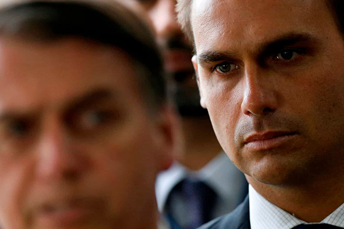 Eduardo Bolsonaro desiste de ser embaixador nos Estados Unidos