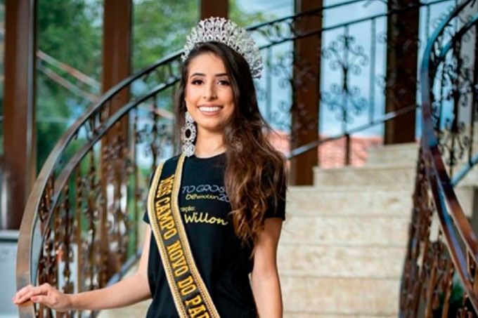 Modelo que riu de entregador em bicicleta pode perder título de miss