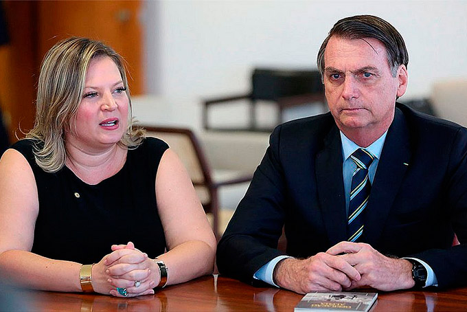 PSL quer Joice Hasselmann para presidência em 2022 no lugar de Bolsonaro