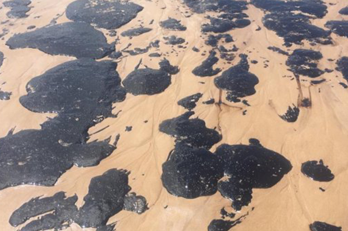 Marinha: não há mais óleo em praias do Nordeste, apenas 'pelotas' no mar