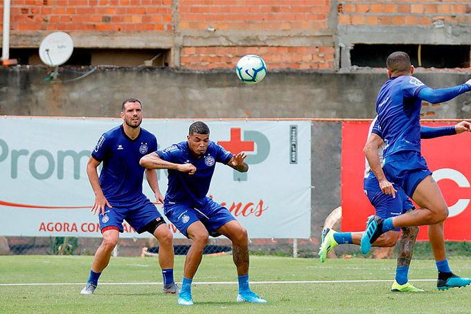 Defesa tricolor piora no 2º turno e time fica mais distante do G6