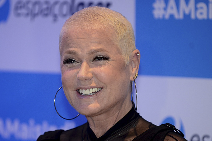 Xuxa posta foto de topless e Instagram considera 'conteúdo impróprio'