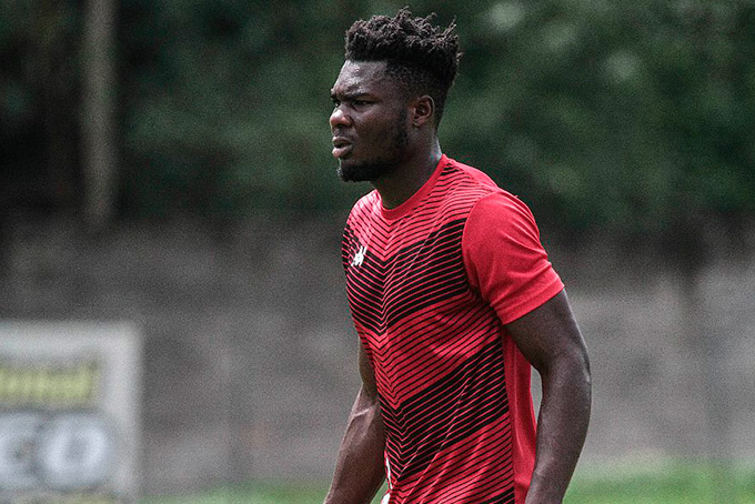 Jordy Caicedo faz o Vitória subir na tabela da Série B