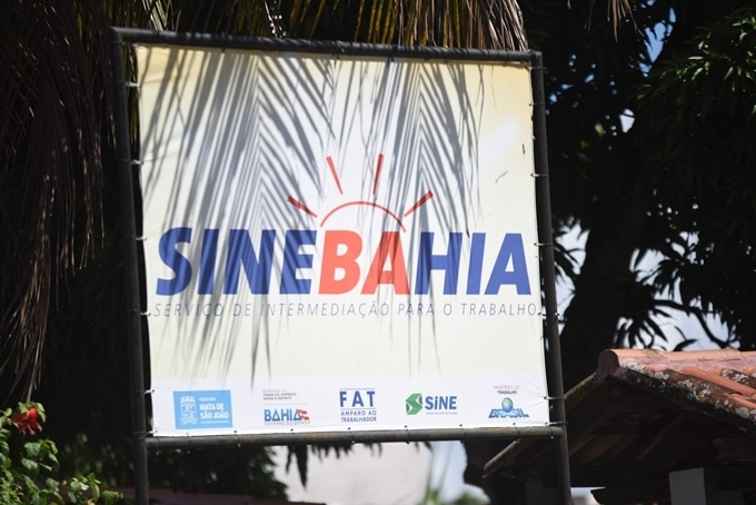 SineBahia divulga vagas para garçom, recepcionista e promotor de marketing