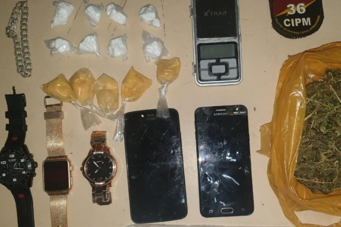 Jovem é apreendido com drogas em Dias d'Ávila