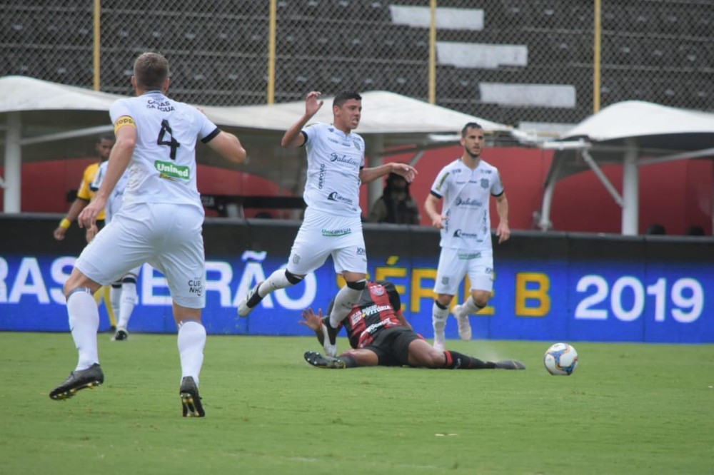 Vitória empata com o Figueirense e perde a chance de se afastar do Z-4