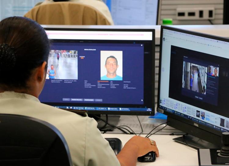 Suspeitos de roubo são presos com auxílio do reconhecimento facial