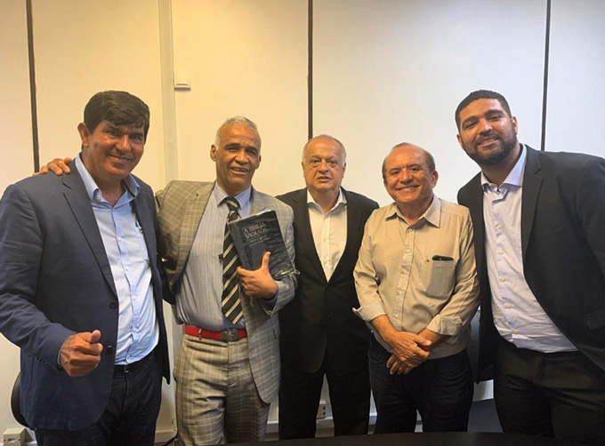 Geraldo Requião anuncia apoio do Sargento Isidório 