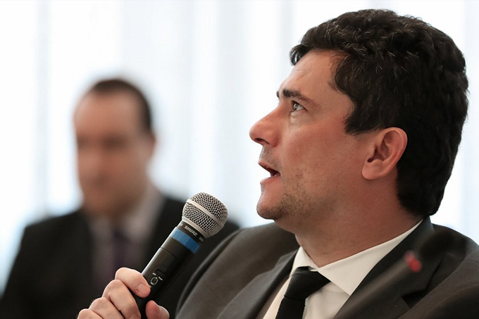 Moro defende Bolsonaro: 'Copiar áudio do porteiro não é obstrução'